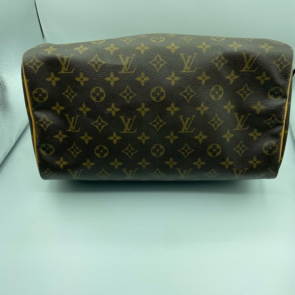 Louis Vuitton Speedy 35 Monogram Handbag. - Picture 4 of 15